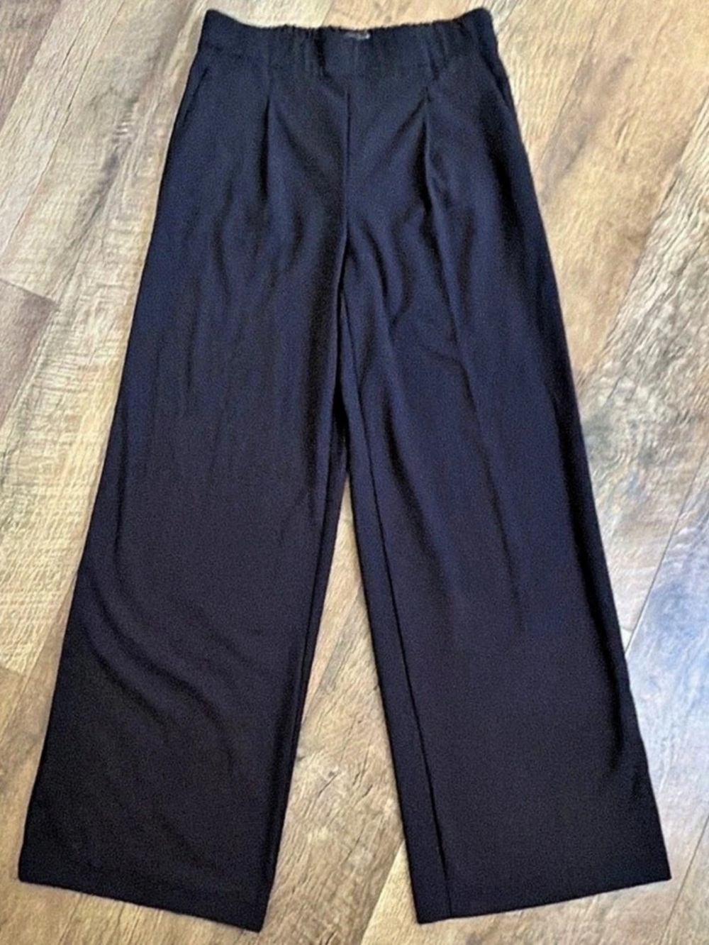 ANN TAYLOR Wide Leg Pants in Black Pleated Front Elastic Waist Size Small 6